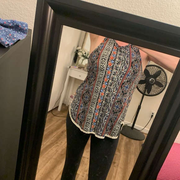 Cute top - Picture 2 of 5